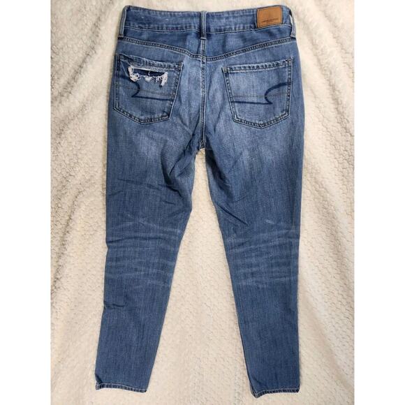 Sz 2 Light Wash Distressed American Eagle Jeans Womens Tomgirl Ripped Size Two - Picture 6 of 8